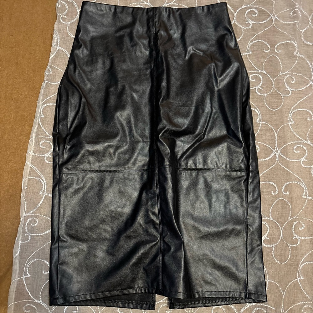 Elegant Black Leather Skirt
